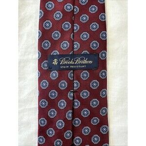 Brooks Brothers Dark Red With Blue Circle Pattern Stain Resistant Silk Tie 60”L